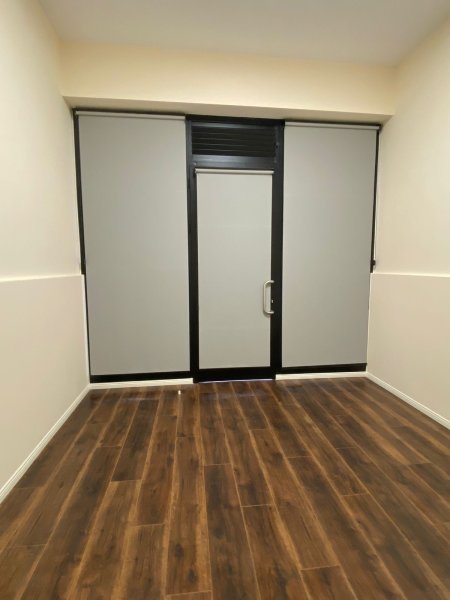 Shitet dyqan te Komuna e Parisit , prane Kompleksit Kika  14.8 m2 48.000 euro