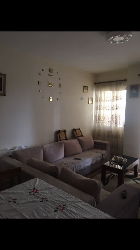 Jepet me Qera 2+1 apartment ne pallat