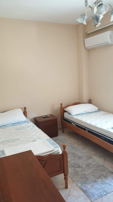 Tirane, jepet me qera apartament 2+1 Kati 3, 90 m² 550 Euro (BLV. Zogu I)