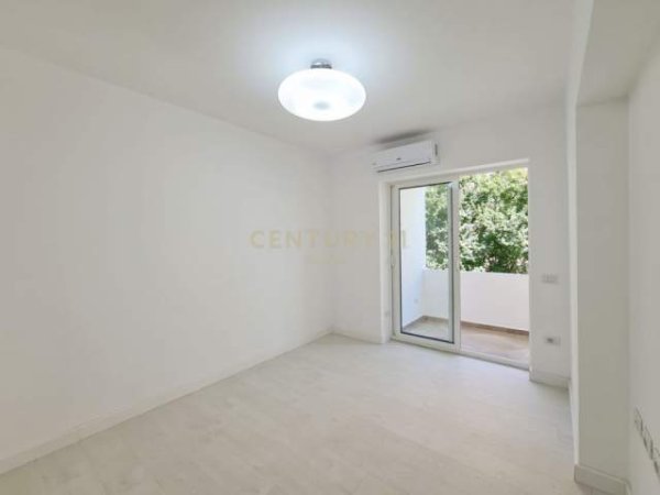 Tirane, jepet me qera apartament 1+1+BLK Kati 3, 50 m² 350 Euro (Sheshi Willson)