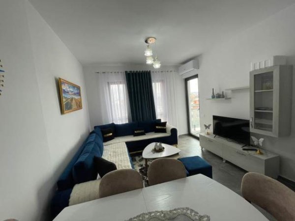 Tirane, jepet me qera apartament 1+1+BLK Kati 5, 61 m² 400 Euro (bardhyl)