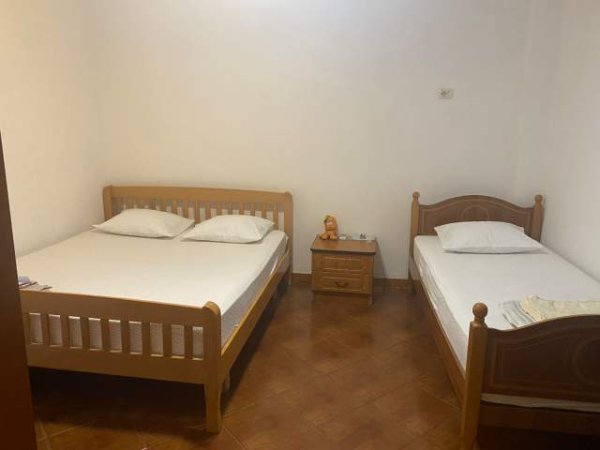 Tirane, jepet me qera apartament 1+1+BLK Kati 3, 55 m² 300 Euro (durresit)