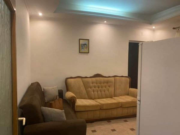 Tirane, jepet me qera apartament 1+1+BLK Kati 3, 55 m² 300 Euro (durresit)