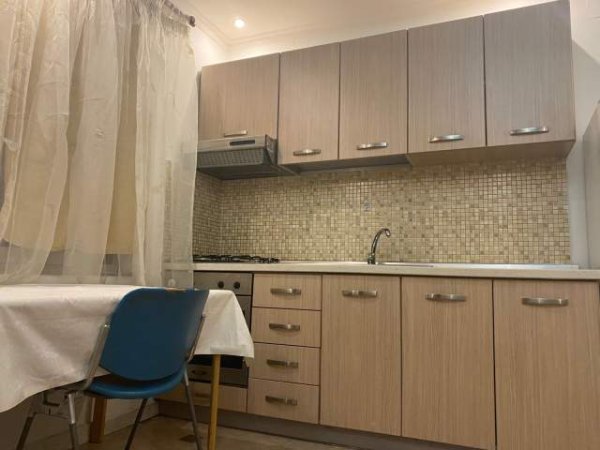 Tirane, jepet me qera apartament 1+1+BLK Kati 3, 55 m² 300 Euro (durresit)