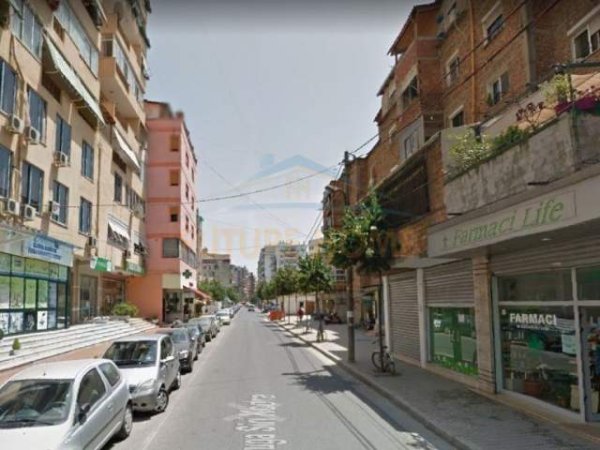 Tirane, jepet me qera Vile 3 Katshe Kati 0, 568 m² 1.600 Euro (Rruga Siri Kodra)