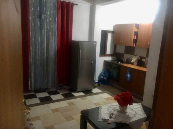 Tirane, jepet me qera apartament 1+1 Kati 1, 70 m² 220 Euro (Hamdi Pepo)