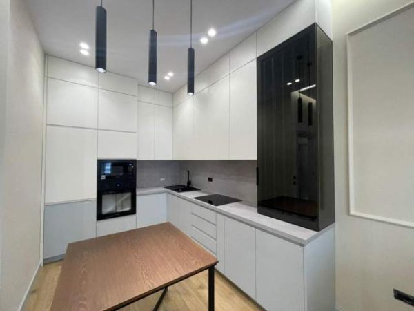 Tirane, jepet me qera apartament 1+1 Kati 5, 70 m² 750 Euro (Rruga e Kavajes, Square 21)