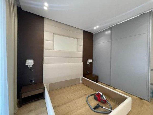 Tirane, jepet me qera apartament 1+1 Kati 5, 70 m² 750 Euro (Rruga e Kavajes, Square 21)
