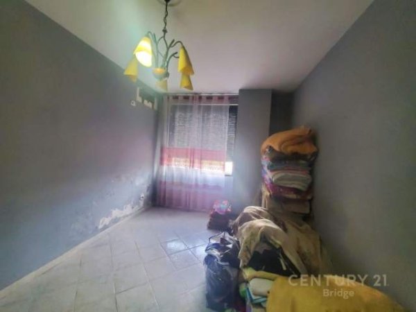 Tirane, jepet me qera apartament 4+1 Kati 2, 131 m² 700 Euro (21 Dhjetori)