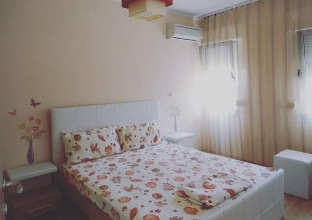 Tirane, jepet me qera apartament 1+1+A+BLK Kati 4, 70 m² 350 Euro (rruga peti)