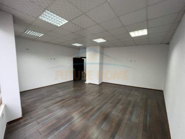 Tirane, jepet me qera ambjent biznesi Kati 2, 183 m² 2.200 Euro (Komuna e Parisit)