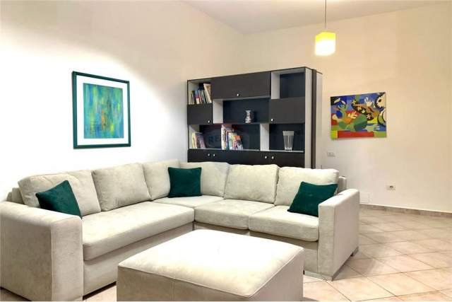 Tirane, jepet me qera apartament 2+1 75 m² 450 Euro (Rruga e Elbasanit)
