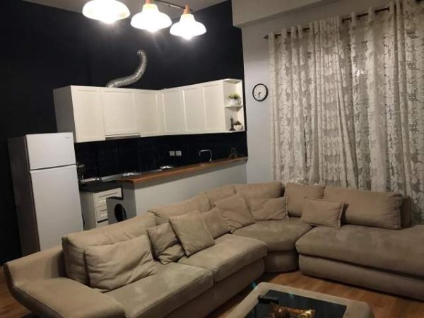 Tirane, jepet me qera apartament 2+1 Kati 1, 96 m² 450 Euro (Bill Klinton)