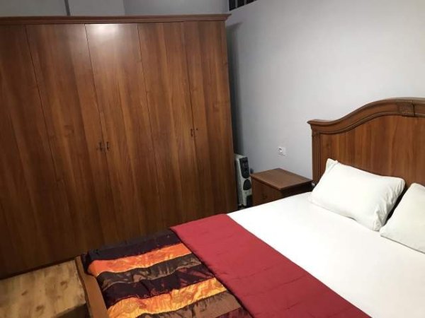 Tirane, jepet me qera apartament 2+1 Kati 1, 96 m² 450 Euro (Bill Klinton)