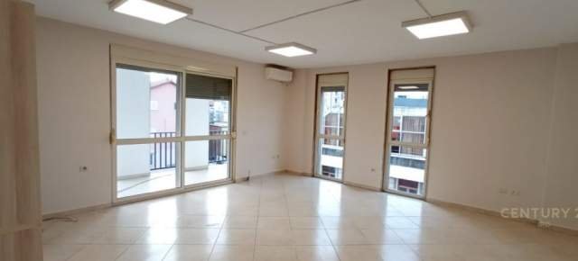 Tirane, jepet me qera apartament 2+1 Kati 2, 140 m² 800 Euro (QENDER)