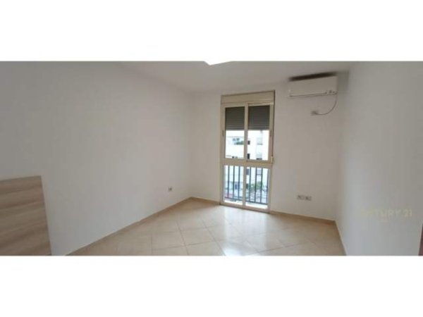 Tirane, jepet me qera apartament 2+1 Kati 2, 140 m² 800 Euro (QENDER)