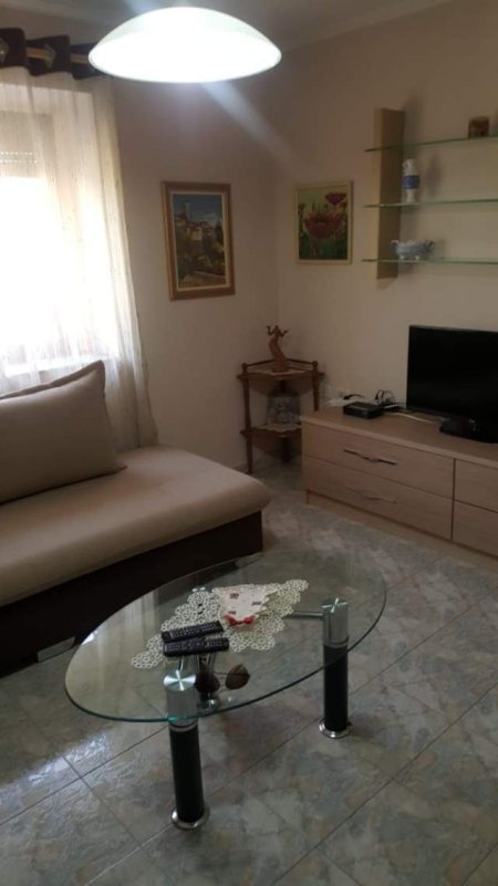 Tirane, jepet me qera apartament 1+1+BLK Kati 3, 65 m² 400 Euro (elbasanit)