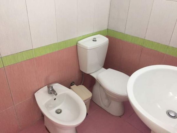 Tirane, jepet me qera apartament 2+1 Kati 1, 80 m² 25.000 Leke (ali demi)