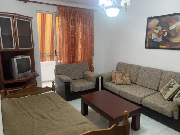 Tirane, jepet me qera apartament 1+1+BLK Kati 4, 61 m² 450 Euro (Libri universitar)