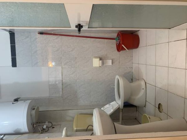 Tirane, jepet me qera apartament 1+1+BLK Kati 4, 61 m² 450 Euro (Libri universitar)