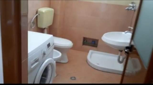 Tirane, jepet me qera apartament 1+1+BLK Kati 3, 95 m² 30.000 Leke (siri kodra)