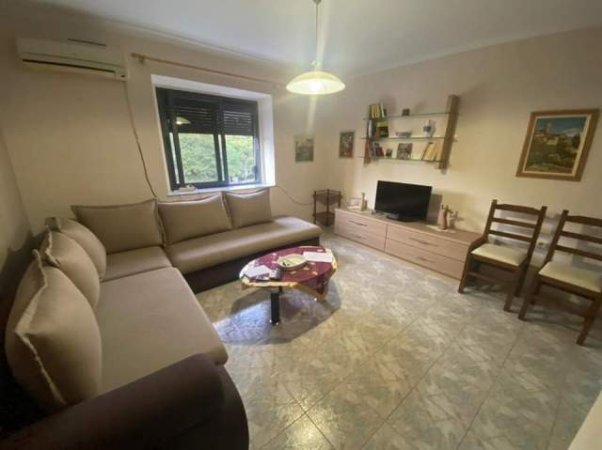 Tirane, jepet me qera apartament 1+1 Kati 3, 68 m² 400 Euro (Rruga e Elbasanit, 7 xhuxhat)