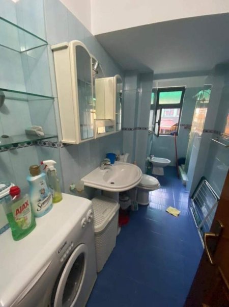 Tirane, jepet me qera apartament 1+1 Kati 3, 68 m² 400 Euro (Rruga e Elbasanit, 7 xhuxhat)