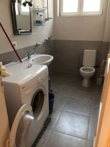 Tirane, jepet me qera apartament 2+1 Kati 2, 60 m² 400 Euro (Vasil Shanto)