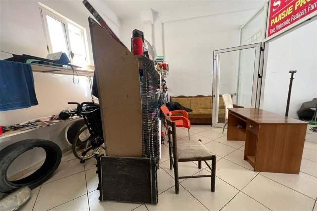 Vlore, shitet dyqan Kati 0, 1.026 m² 15.002 Euro (Rruga Transballkanike)
