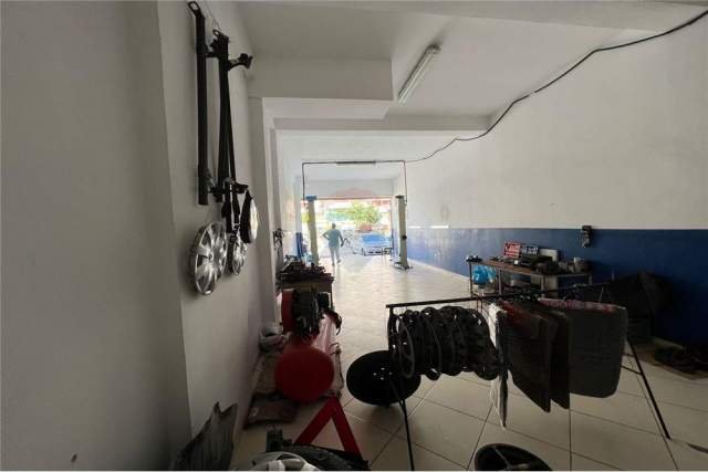Vlore, shitet dyqan Kati 0, 1.026 m² 15.002 Euro (Rruga Transballkanike)