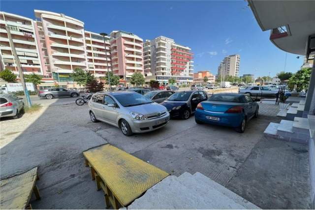 Vlore, shitet dyqan Kati 0, 1.026 m² 15.002 Euro (Rruga Transballkanike)