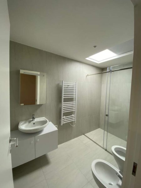 Tirane, jepet me qera apartament 2+1+A+BLK Kati 8, 90 m² 600 € (Fiori Di Bosco)