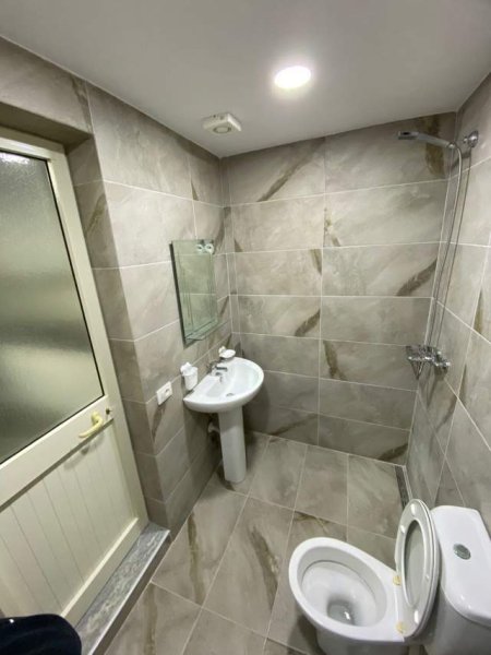 Tirane, jepet me qera 1+1 Kati 1, 25 m² 20.000 Leke