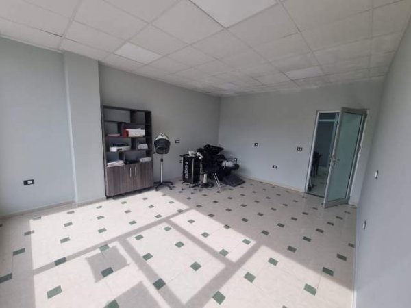 Tirane, jepet me qera ambjent biznesi Kati 1, 95 m² 520 Euro (Sauk)