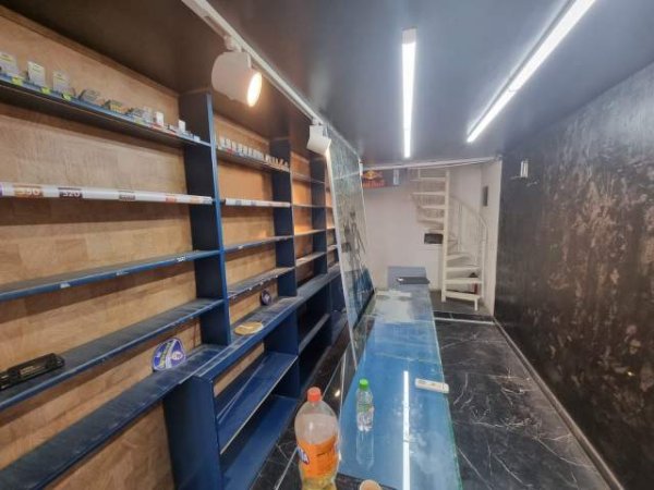 Shqiperi, jepet me qera ambjent biznesi Kati 0, 35 m² 300 Euro (Rruga e Barrikadave)