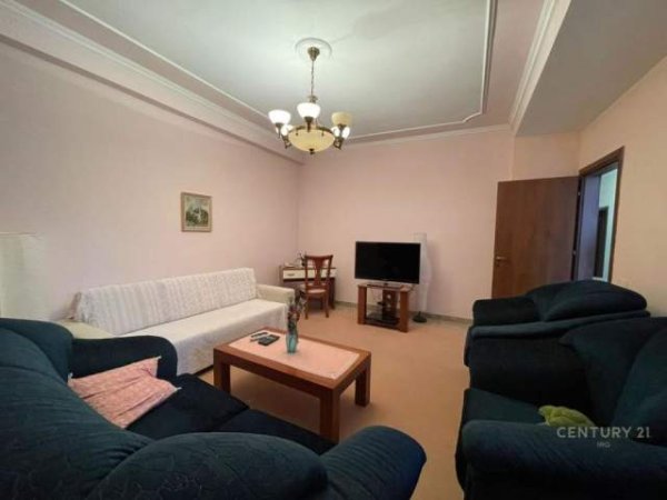 Tirane, jepet me qera apartament 3+1 Kati 2, 250 m² 500 Euro (rr e Elbasanit)