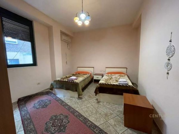 Tirane, jepet me qera apartament 3+1 Kati 2, 250 m² 500 Euro (rr e Elbasanit)