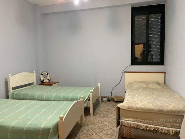 Tirane, jepet me qera apartament 3+1 Kati 2, 250 m² 500 Euro (rr e Elbasanit)