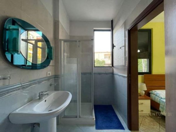 Tirane, jepet me qera apartament 3+1 Kati 2, 250 m² 500 Euro (rr e Elbasanit)