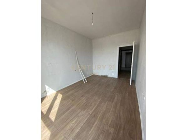 Tirane, shitet apartament 1+1+BLK Kati 10, 64 m² 79.000 Euro (oxhaku)