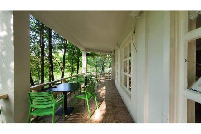 Tirane, jepet me qera bar-resorant Kati 0, 127 m² 1.500 Euro (Liqeni)