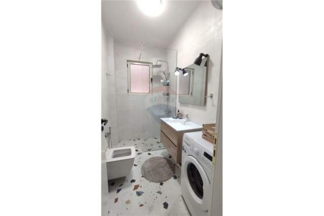 Vlore, jepet me qera apartament 1+1+BLK 78 m² 350 Euro (Rruga e Cipajve)