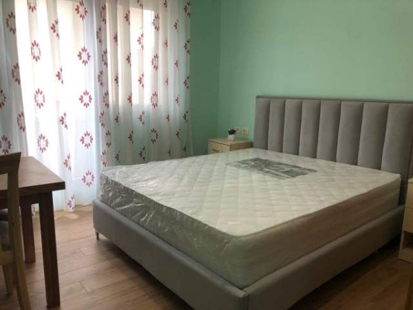 Tirane, jepet me qera garsonier 1+1 Kati 5, 40 m² 350 Euro (durresit)