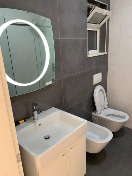 Tirane, jap me qera apartament 1+1+BLK Kati 4, 70 m² 400 Euro (rruga Elbasanit)