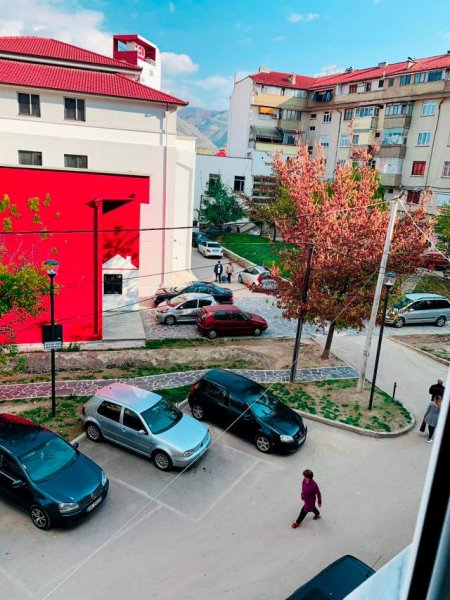 Korce, jepet me qera apartament 1+1+BLK Kati 3, 52 m² 18.000 Leke (Loni Llogori , lagjia 9)
