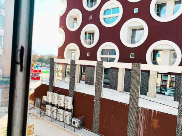 Korce, jepet me qera apartament 1+1+BLK Kati 3, 52 m² 18.000 Leke (Loni Llogori , lagjia 9)