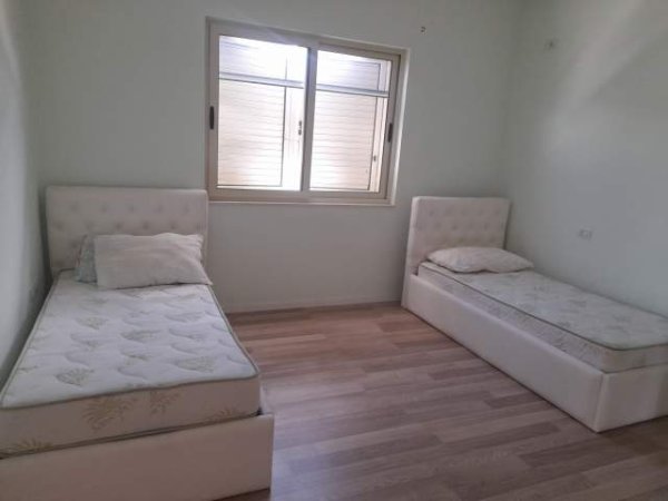 Durres, jepet me qera Vile 2+1+A+BLK Kati 3, 130 m² 22.000 Leke