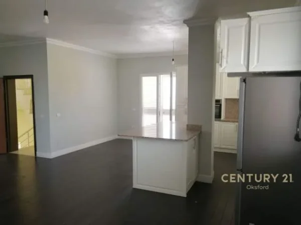 Shqiperi, jepet me qera apartament Kati 3, 113 m² 700 Euro