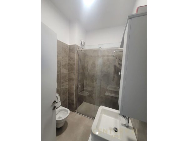 Apartment me qira 2+1+post parkimi afer qendres 800 €/muaj