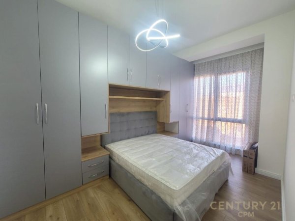 Apartment me qira 2+1+post parkimi afer qendres 800 €/muaj